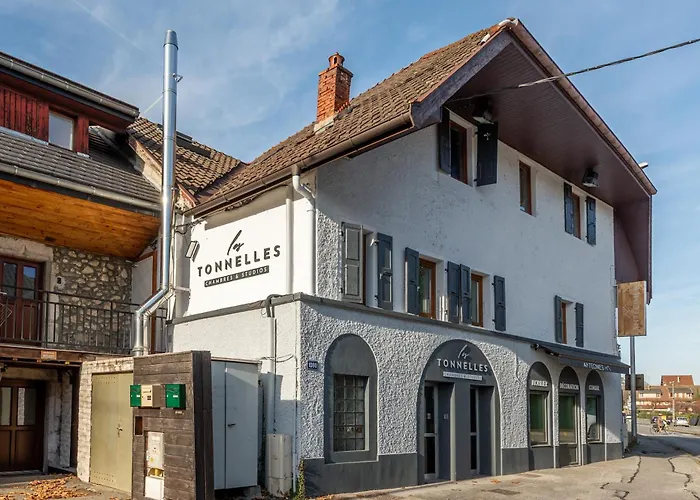 Les Tonnelles